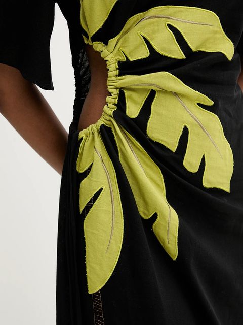 Never Fully Dressed sukienka z lnem kolor czarny maxi dopasowana NFDDR2038