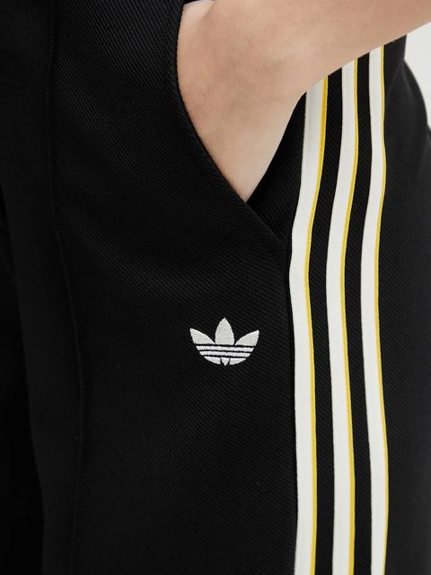 adidas Originals spodnie Manager Pants damskie kolor czarny proste high waist KD2963