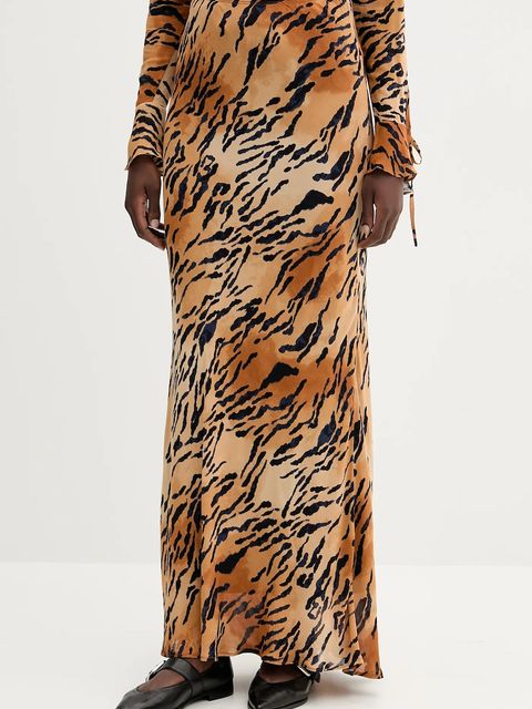 Never Fully Dressed spódnica kolor brązowy maxi rozkloszowana NFDSK714 - zdjęcie produktu nr 1