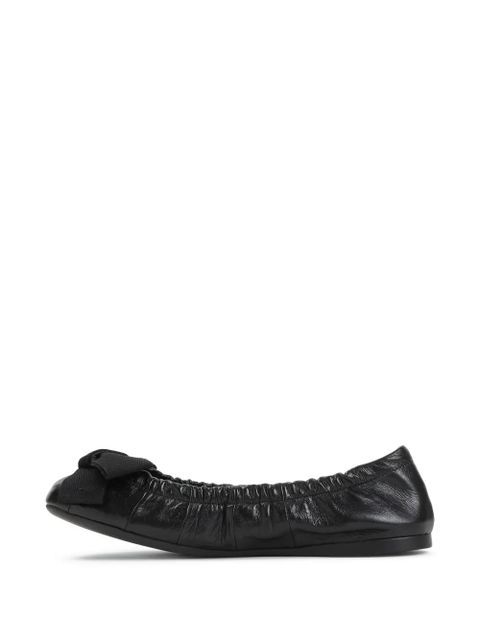 Prada bow-detail wrinkled-effect ballet flats - Black