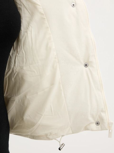 Guess kurtka 4G kolor beżowy zimowa oversize V5BL07 WGLW2