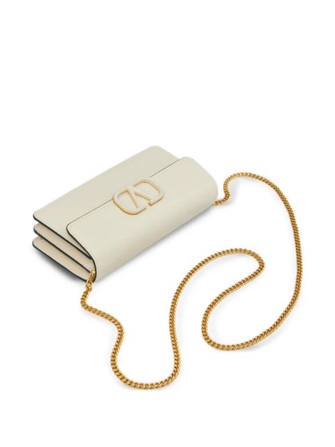 Valentino Garavani VLogo Signature grainy calfskin wallet with chain - Neutrals