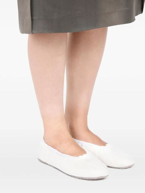 Maison Margiela gathered ballerina shoes - White