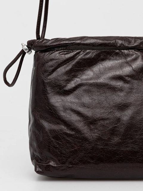 Diesel torebka skórzana SCRUNCH-D SCRUNCH-D kolor brązowy X10325.P1003