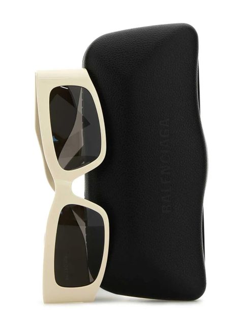 Balenciaga Eyewear logo-print rectangle-frame sunglasses - Neutrals