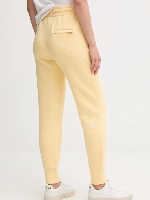Lacoste spodnie dresowe kolor żółty gładkie XF0343