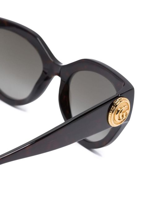 Gucci Eyewear logo-plaque cat eye-frame sunglasses - Brown - zdjęcie produktu nr 2