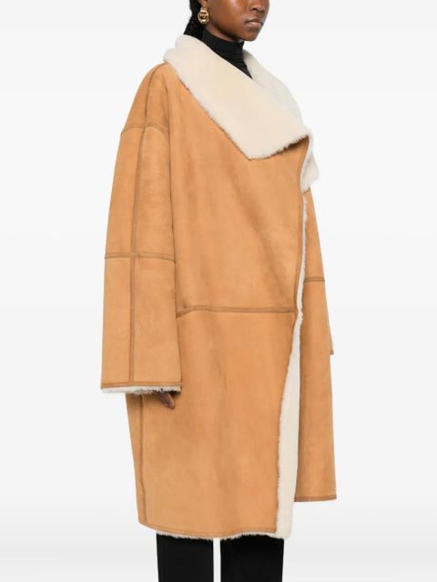 TOTEME draped shearling coat - Brown