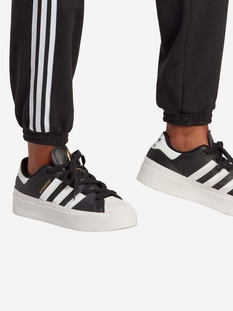 adidas Originals spodnie dresowe bawełniane Adicolor kolor czarny z aplikacją IB7457