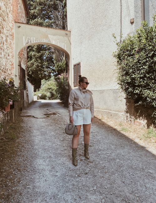 Koszula z wiązaniem, torebka Chloe Pixie