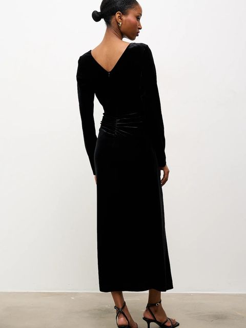 Answear.LAB sukienka welurowa kolor czarny maxi dopasowana - zdjęcie produktu nr 2