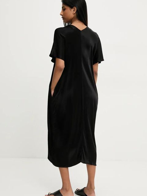 Answear.LAB sukienka kolor czarny midi oversize - zdjęcie produktu nr 2