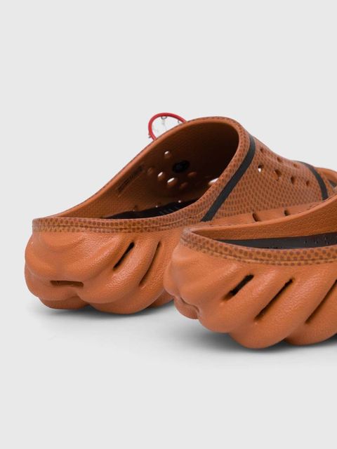 Crocs klapki NBA Echo Slide kolor pomarańczowy 209791 - zdjęcie produktu nr 2