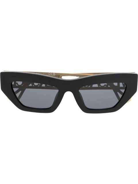 Versace Eyewear logo-plaque cat-eye sunglasses - Black - zdjęcie produktu nr 1
