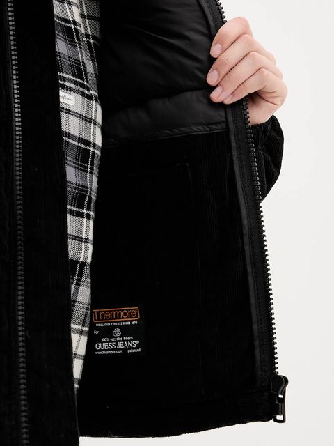 Guess Jeans kurtka sztruksowa kolor czarny zimowa W5BL17 W2061