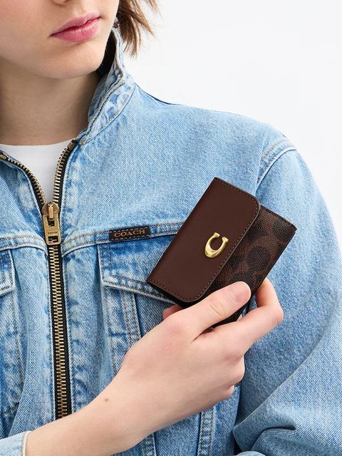 Coach portfel damski kolor brązowy CAN48 - zdjęcie produktu nr 2