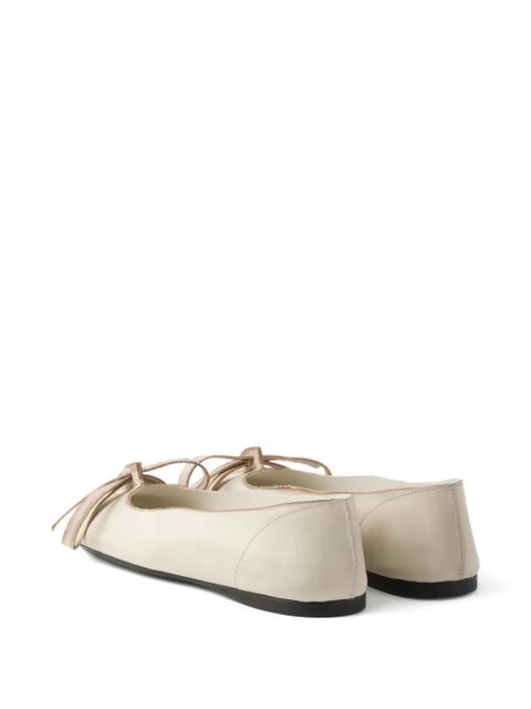 Prada logo-print bow-motif ballet flats - Neutrals