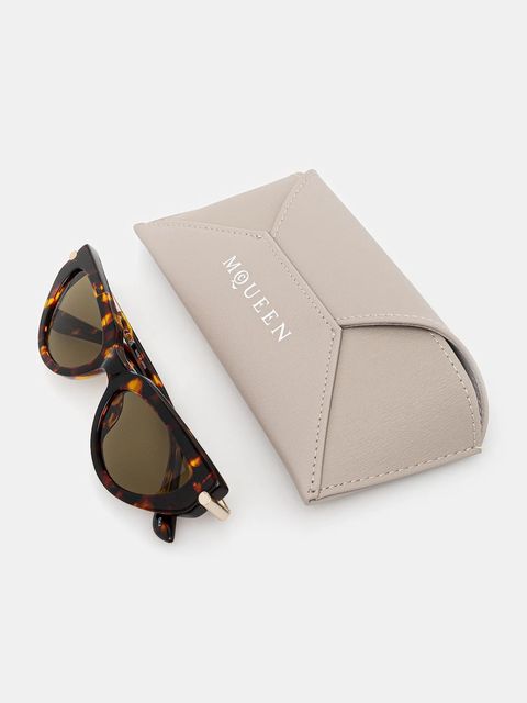 Alexander McQueen okulary przeciwsłoneczne damskie kolor brązowy AM0520S