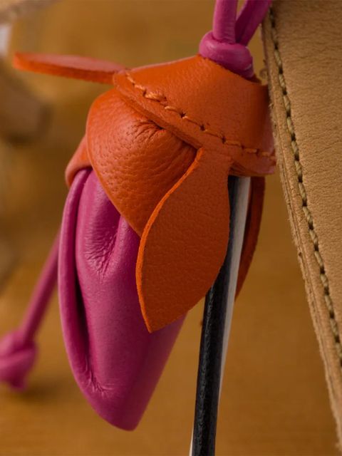 Prada antiqued leather thong sandals with floral ornament - Neutrals