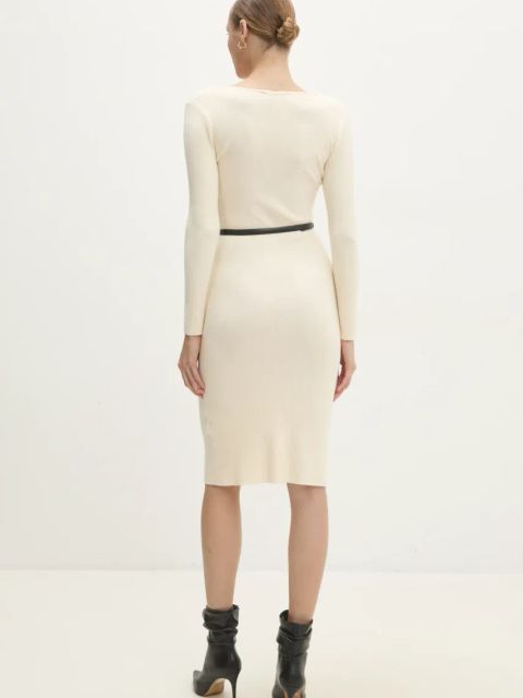 Answear.LAB sukienka kolor beżowy midi dopasowana