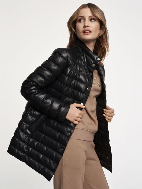 Czarna skórzana kurtka damska pikowana