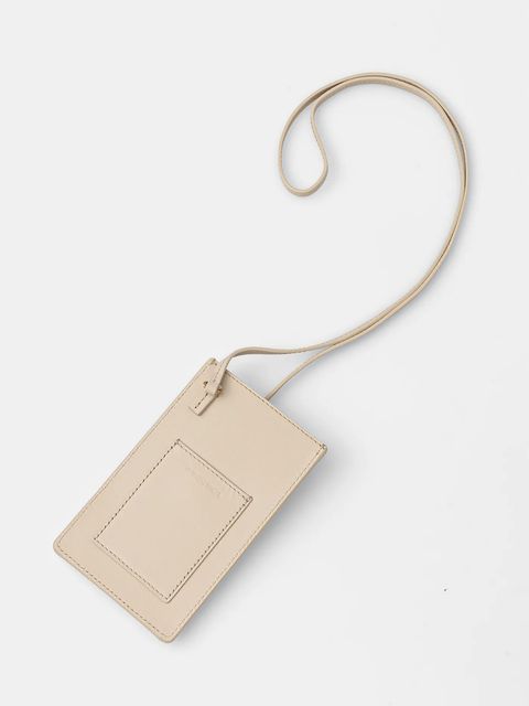 By Malene Birger pokrowiec na telefon skórzany AYA PHONE kolor beżowy 103169