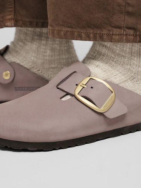 Birkenstock klapki nubukowe Boston Big Buckle damskie kolor fioletowy 1030544