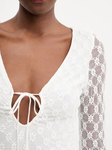 Bardot sukienka kolor biały maxi dopasowana 59932DB