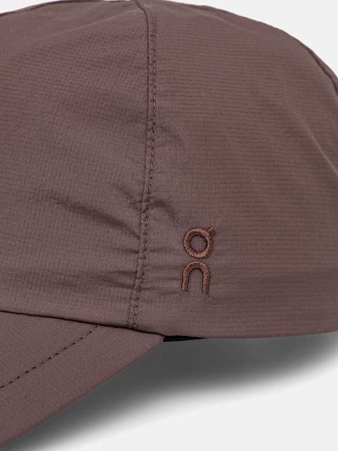 On czapka z daszkiem - zdjęcie produktu nr 1