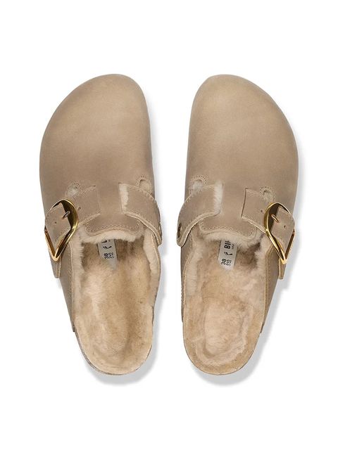 Birkenstock kapcie zamszowe Boston Big Buckle Shearling kolor beżowy 1030444