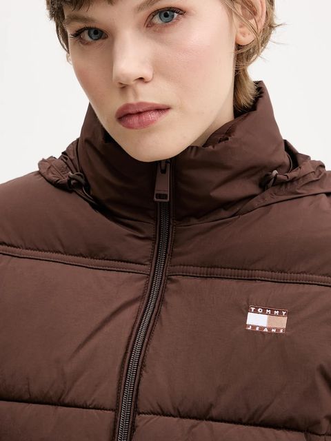Tommy Jeans kurtka kolor brązowy zimowa DW0DW21620