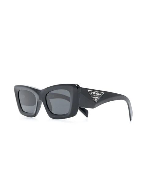 Prada Eyewear cat-eye frame tinted sunglasses - Black - zdjęcie produktu nr 2
