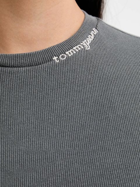 Tommy Jeans t-shirt damski kolor szary DW0DW22079