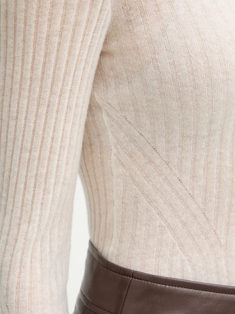 BOSS Orange sweter z dodatkiem wełny kolor beżowy lekki z półgolfem 50549391