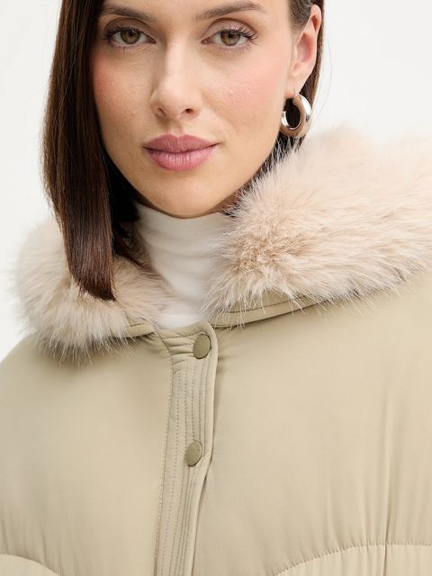 Patrizia Pepe kurtka kolor beżowy zimowa 2O0186 A674