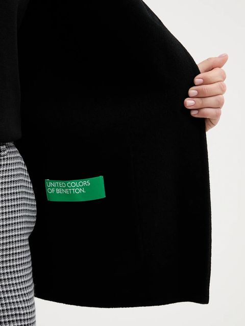 United Colors of Benetton płaszcz z dodatkiem wełny kolor czarny 28F7DN08M