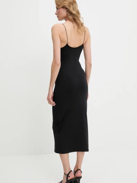 Answear.LAB sukienka kolor czarny midi dopasowana