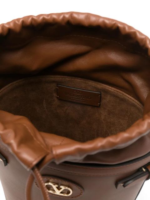 Valentino Garavani Antibes logo-plaque bucket bag - Brown