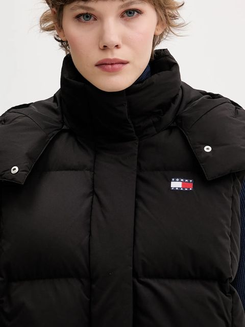 Tommy Jeans bezrękawnik puchowy kolor czarny zimowy DW0DW21627