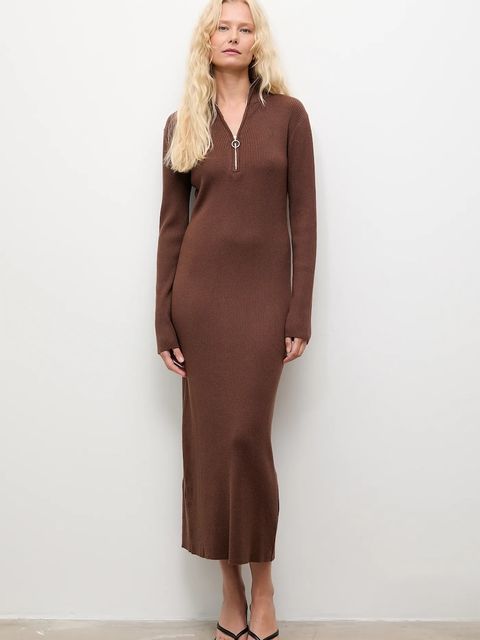 Answear.LAB sukienka z kaszmirem kolor brązowy midi dopasowana - zdjęcie produktu nr 1