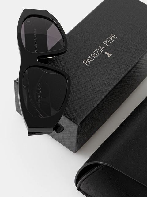 Patrizia Pepe okulary przeciwsłoneczne damskie kolor czarny 8V0300 V051