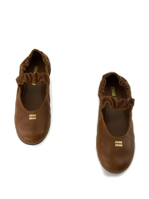 Miu Miu ruched leather ballet flats - Brown