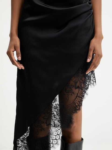 Answear.LAB sukienka kolor czarny midi dopasowana