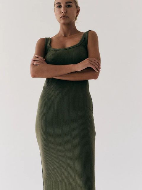 MUUV. sukienka sukienka długa FENDU kolor zielony midi dopasowana - zdjęcie produktu nr 1