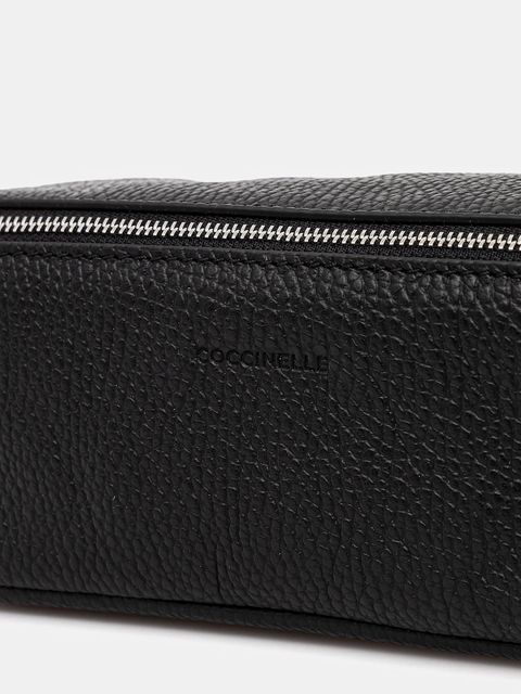 Coccinelle kosmetyczka skórzana kolor czarny E5.MUK.95.G3.01