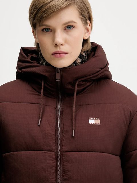 Tommy Jeans kurtka kolor brązowy zimowa oversize DW0DW21626