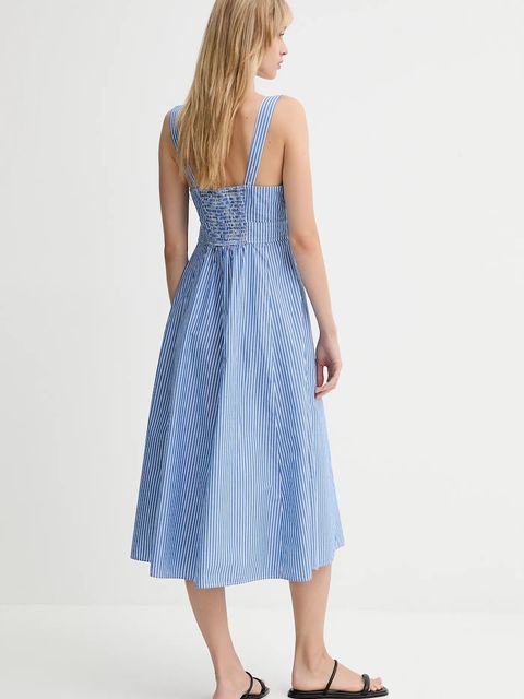 Levi's sukienka bawełniana kolor niebieski midi rozkloszowana 003PR
