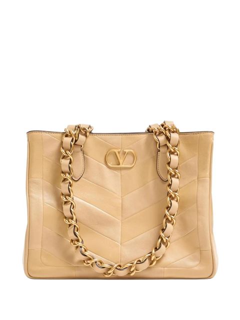 Valentino Garavani logo-plaque chain-strap leather tote bag - Neutrals - zdjęcie produktu nr 1