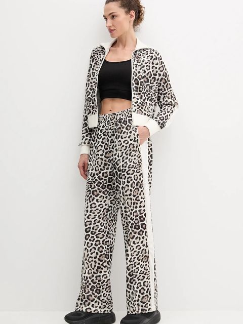 Puma spodnie dresowe damskie kolor beżowy wzorzyste 632343 - zdjęcie produktu nr 2