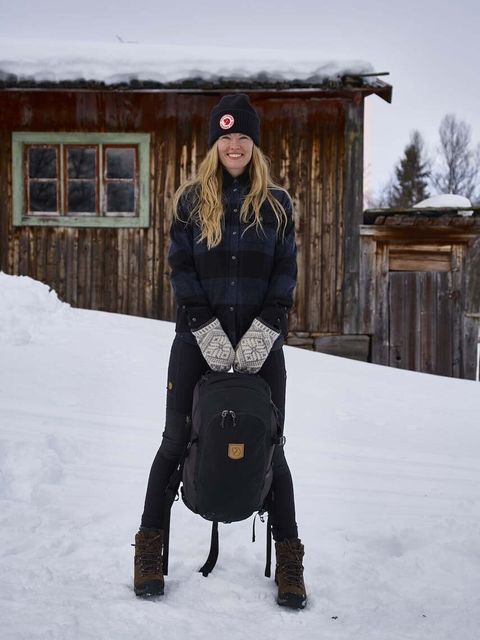 Fjallraven czapka wełniana 1965 Logo kolor czarny z grubej dzianiny wełniana - zdjęcie produktu nr 2